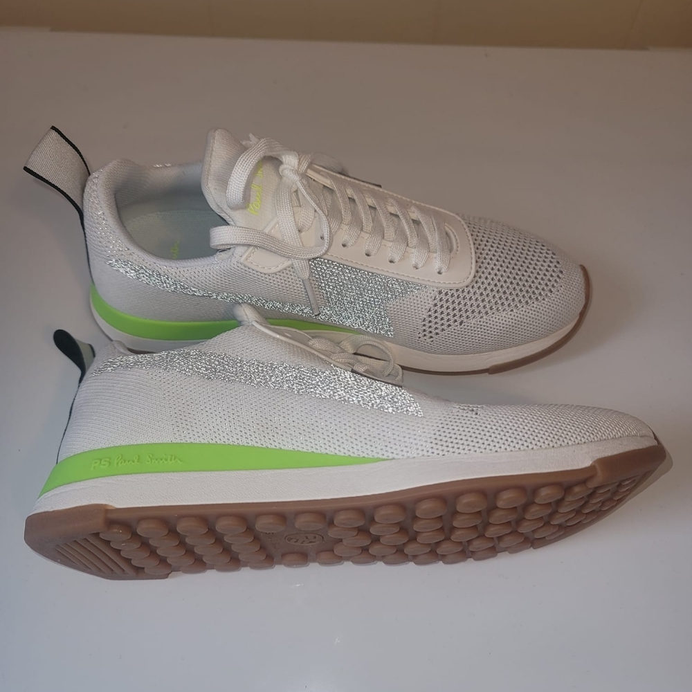 Ladies sneakers